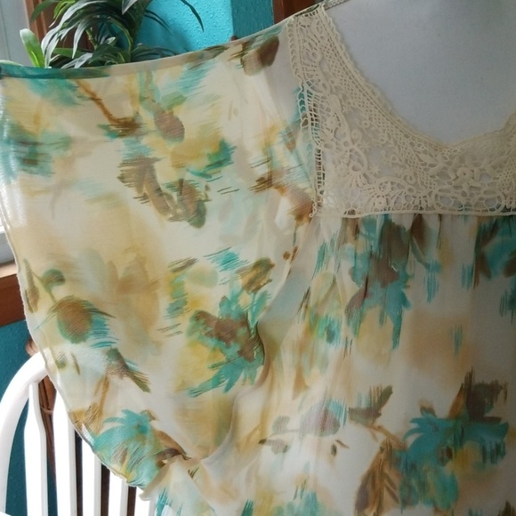 Flowy see thru top - Picture 2 of 2